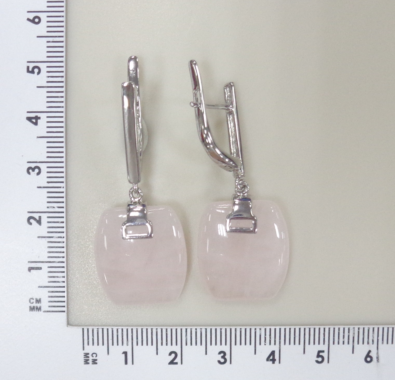 Серебряные серьги с кварцем